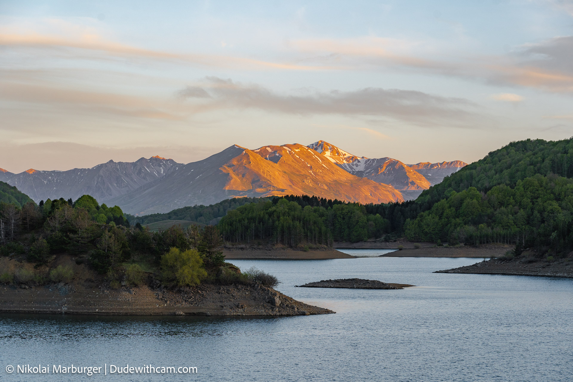 This was a beautiful campspot we found iun the Pindus mountain range. We had a stunning sunset there, making the scenery even more spectacular.